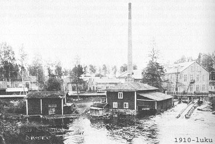 Mustavalkoinen kuva Kankaan vanhasta paperitehtaasta 1910-luvulla.